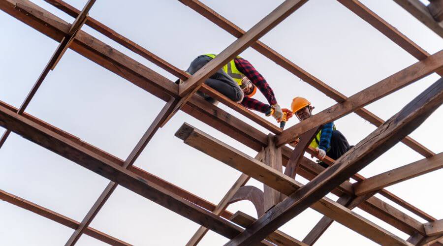 Professional gutter cleaning services in Villalba, PR